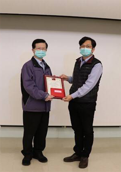 恭賀本院榮獲臺北市政府衛生局頒發四癌篩檢陽追王-1