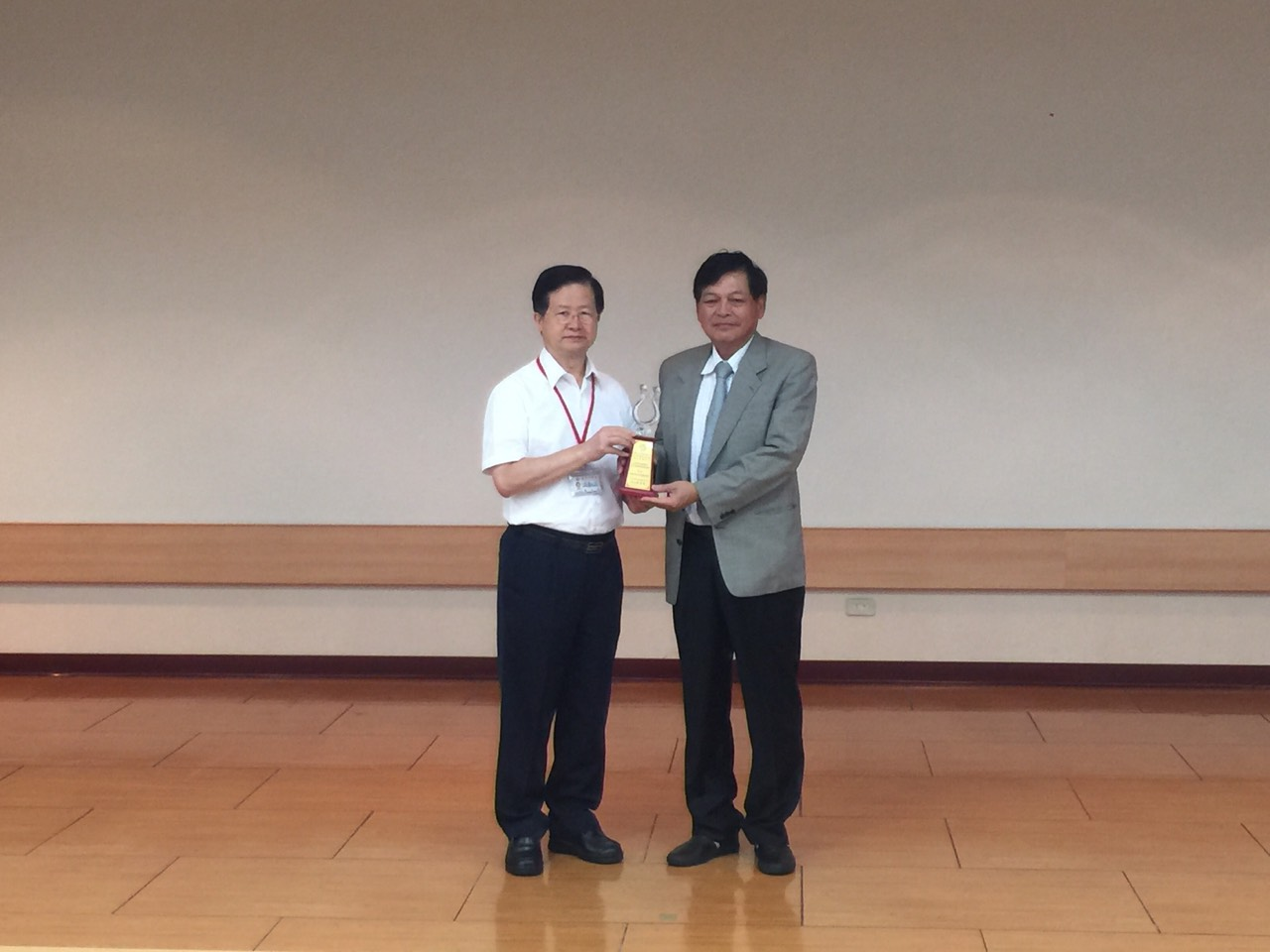 賀本院榮獲「104年度常規疫苗接種醫療院所」地區醫院組績優醫院獎-2